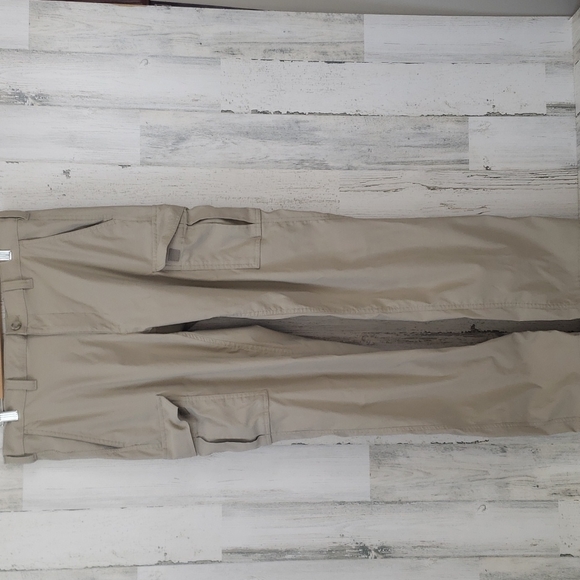 Eddie Bauer performance fabric cargo khaki pants Size 36 x 34